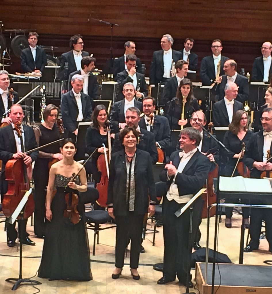 Edith-Canat-de-Chizy-avec à sa gauche Fanny-Clamagirand et à sa droite John-Storgards.
Orchestre National de France